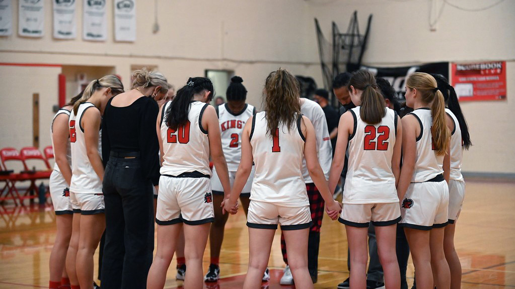 King's Girls basketball - praying before game